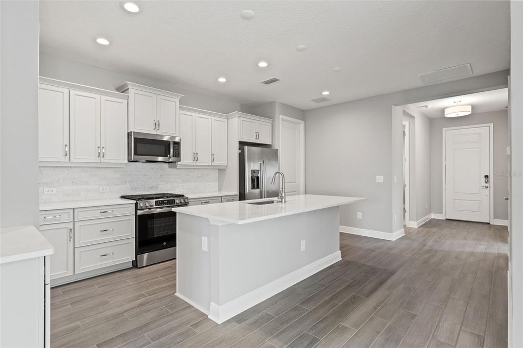 Image 8 of property listing at 2126 SYLVESTER PALM LANE, Bradenton, FL 34212