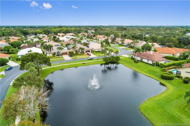 9140 Cypress Hollow Drive, Palm Beach Gardens, FL 33418