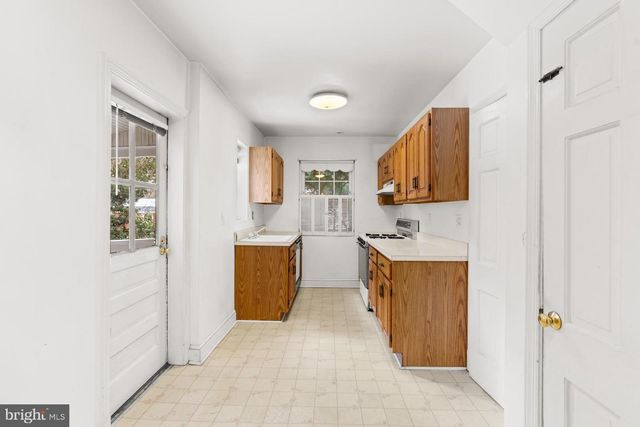 301 S IVY ST, Arlington, VA 22204