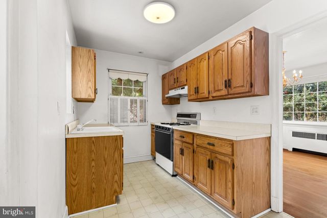 301 S IVY ST, Arlington, VA 22204