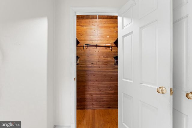 301 S IVY ST, Arlington, VA 22204