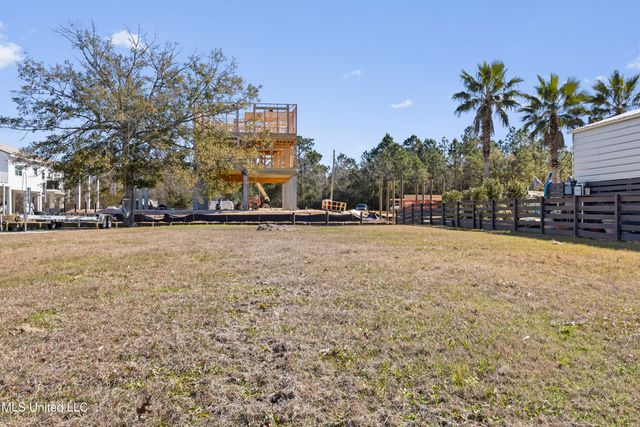 81 Fiber Street, Bay Saint Louis, MS 39520