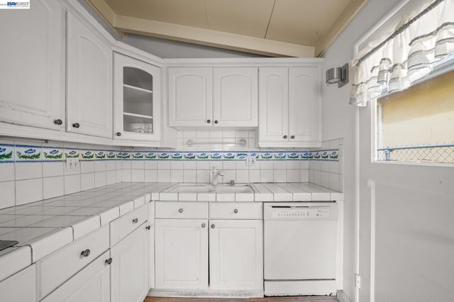 2315 Ralmar Ave, East Palo Alto, CA 94303