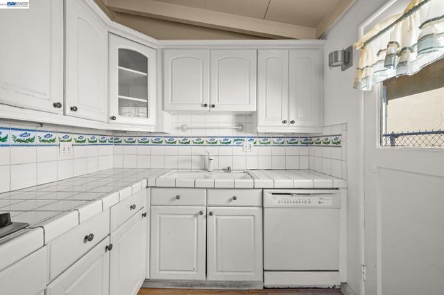 2315 Ralmar Ave, East Palo Alto, CA 94303