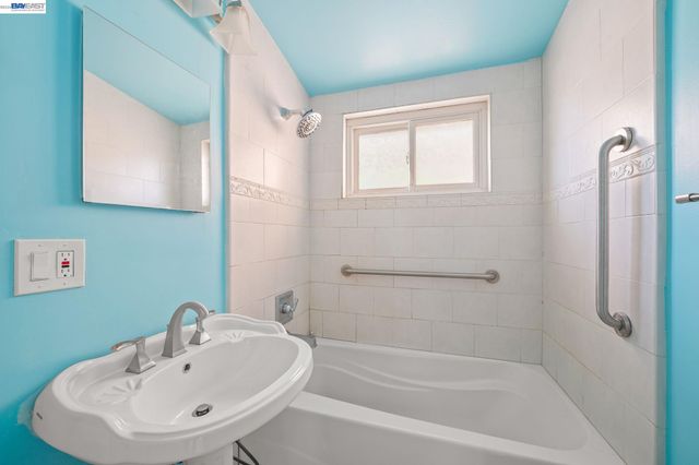 2315 Ralmar Ave, East Palo Alto, CA 94303