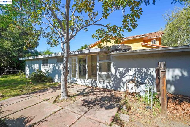 2315 Ralmar Ave, East Palo Alto, CA 94303