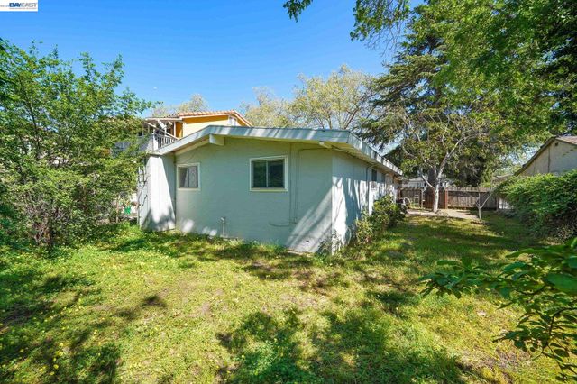 2315 Ralmar Ave, East Palo Alto, CA 94303