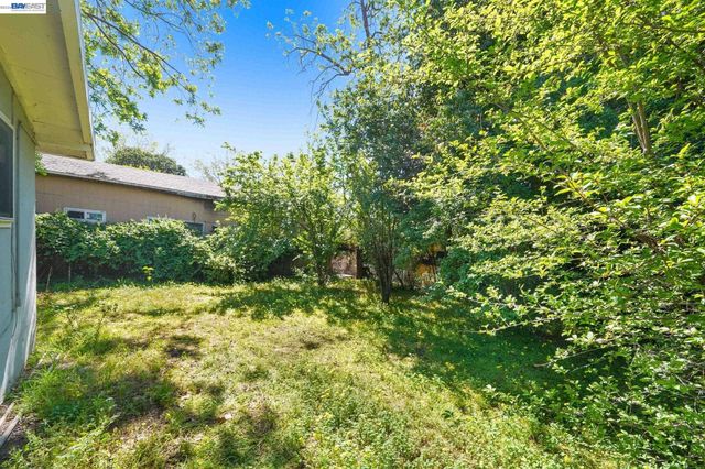 2315 Ralmar Ave, East Palo Alto, CA 94303