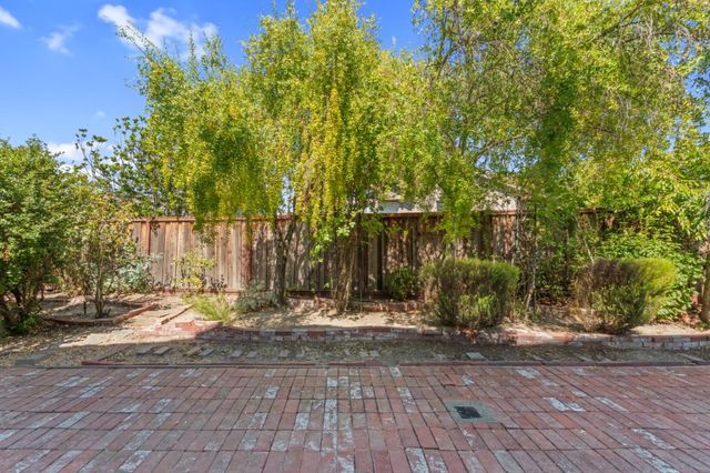 19243 Dovewood Court, Salinas, CA 93908