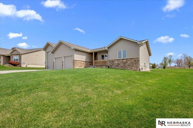 4905 Waterford Avenue, Bellevue, NE 68123