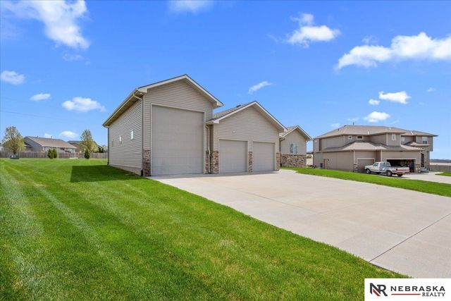 4905 Waterford Avenue, Bellevue, NE 68123