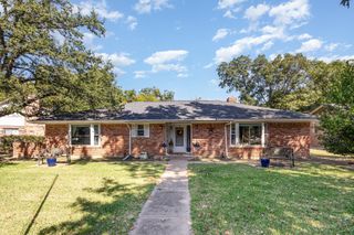 2015 Woods Drive, Arlington, TX 76010