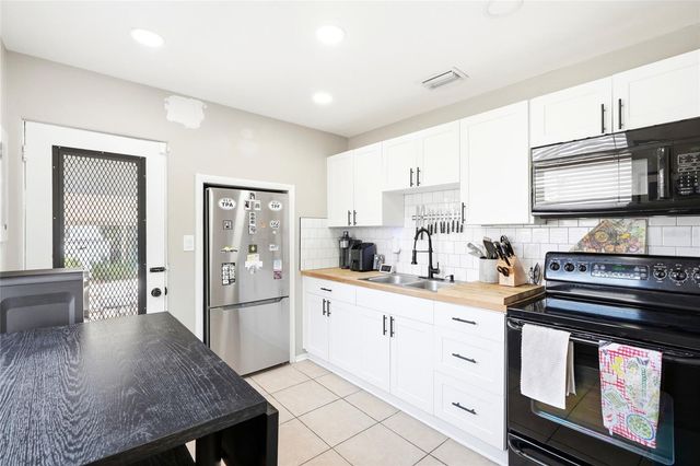 3220 16TH STREET N, St Petersburg, FL 33704