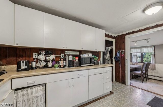 8 Woodland Rd, Ringwood Boro, NJ 07456