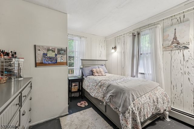 8 Woodland Rd, Ringwood Boro, NJ 07456