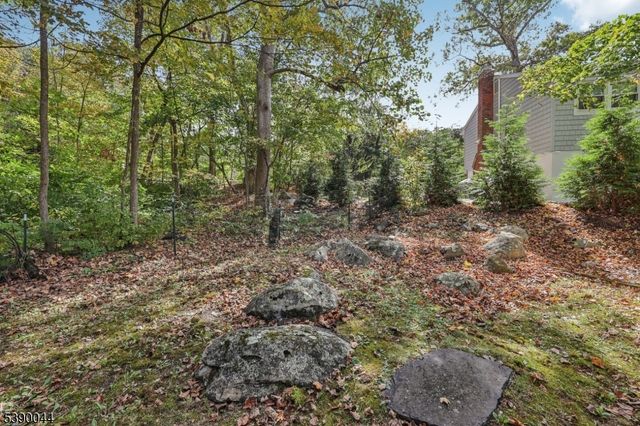 8 Woodland Rd, Ringwood Boro, NJ 07456