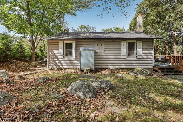 8 Woodland Rd, Ringwood Boro, NJ 07456