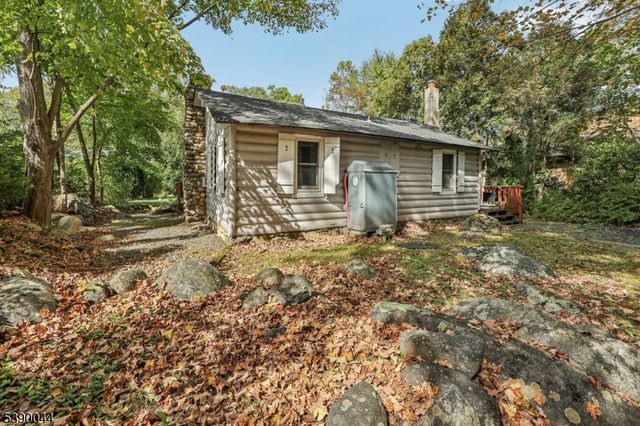 8 Woodland Rd, Ringwood Boro, NJ 07456