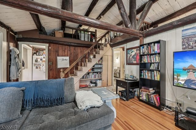 8 Woodland Rd, Ringwood Boro, NJ 07456