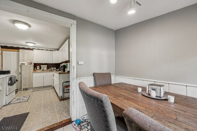 8 Woodland Rd, Ringwood Boro, NJ 07456