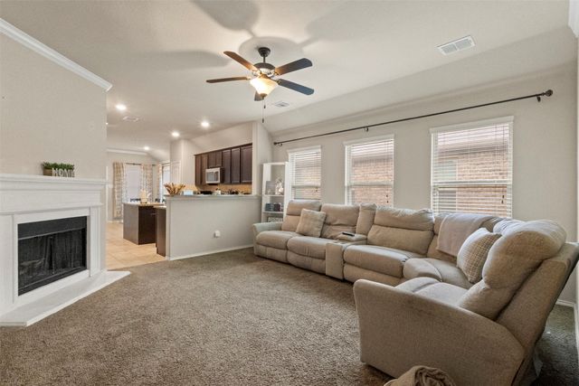 617 Wounded Knee Drive, Aubrey, TX 76227