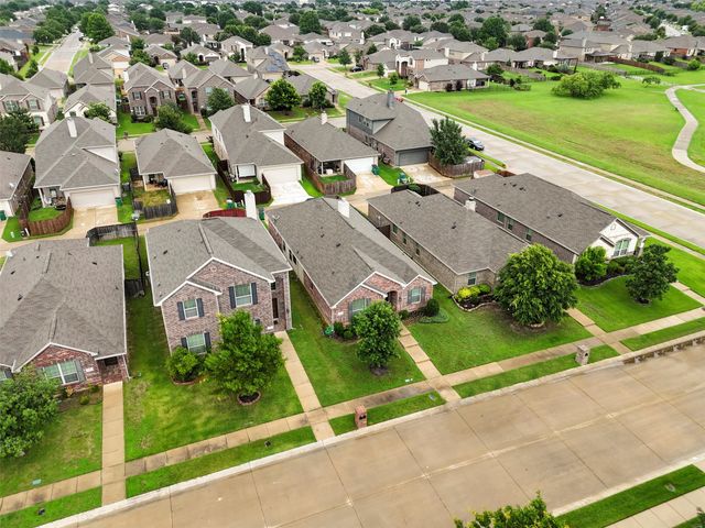 617 Wounded Knee Drive, Aubrey, TX 76227