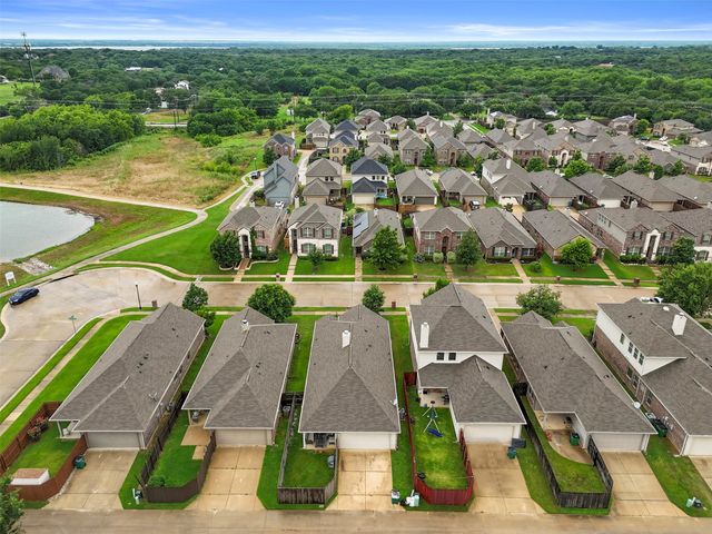 617 Wounded Knee Drive, Aubrey, TX 76227