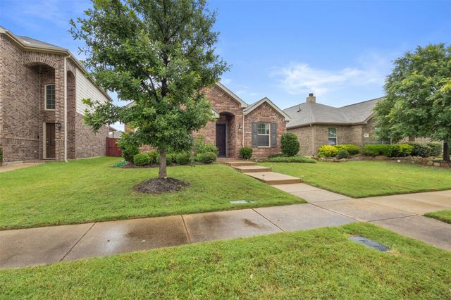 617 Wounded Knee Drive, Aubrey, TX 76227