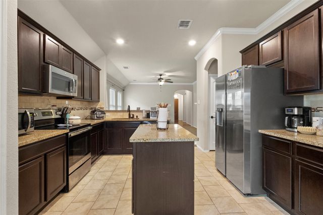 617 Wounded Knee Drive, Aubrey, TX 76227