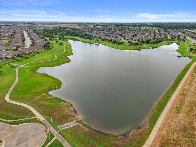 617 Wounded Knee Drive, Aubrey, TX 76227