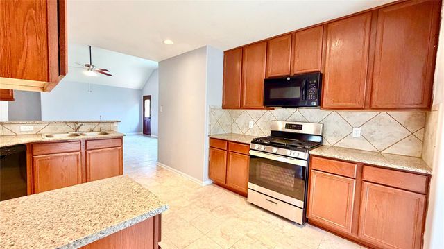 2102 Indian Clearing Trail, Rosenberg, TX 77471