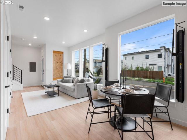 8043 Se 72nd Ave 5, Portland, OR 97206