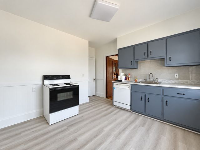 2 Laban Pratt Rd 2, Boston, MA 02122