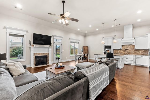 240 Lydia Drive, Bonaire, GA 31005