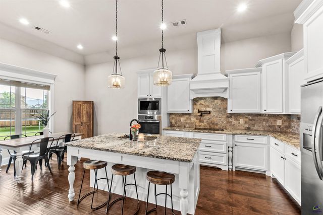 240 Lydia Drive, Bonaire, GA 31005