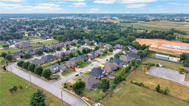 5213 42nd Street, Rogers, AR 72758