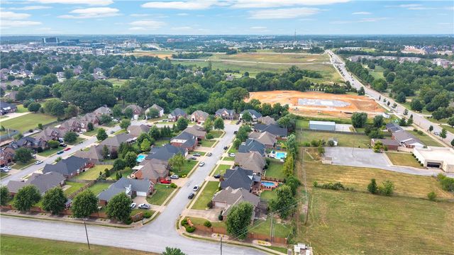 5213 42nd Street, Rogers, AR 72758