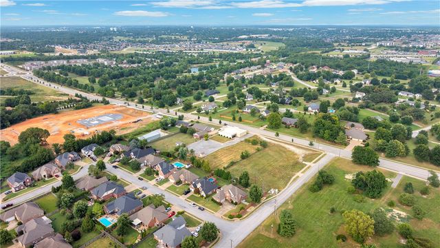 5213 42nd Street, Rogers, AR 72758