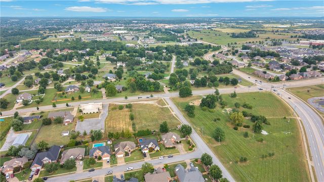 5213 42nd Street, Rogers, AR 72758