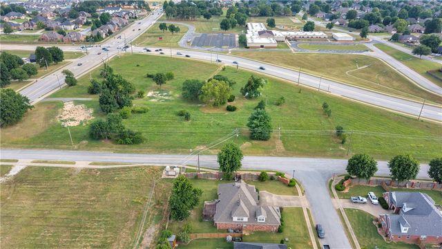 5213 42nd Street, Rogers, AR 72758
