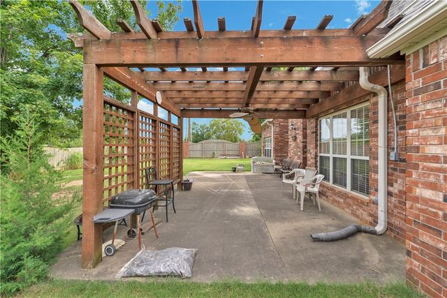5213 42nd Street, Rogers, AR 72758