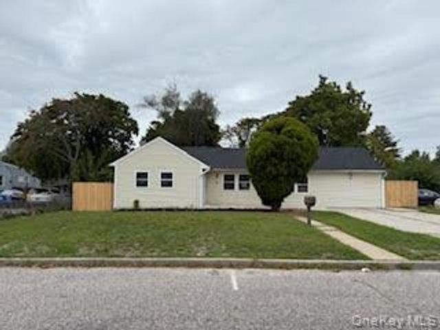 37 E Maple Street, Central Islip, NY 11722