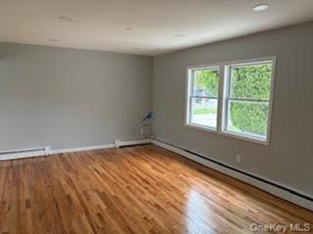 37 E Maple Street, Central Islip, NY 11722