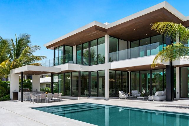 2400 Barcelona Drive, Fort Lauderdale, FL 33301