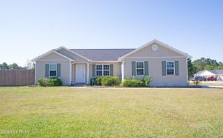 211 Michel Court, Hubert, NC 28539