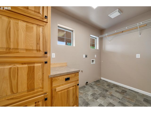 3355 HUBERT Rd, Tillamook, OR 97141