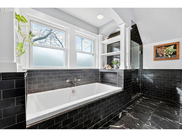 2705 Ne 40TH Ave, Portland, OR 97212