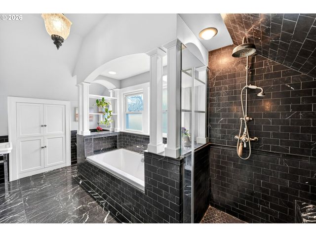 2705 Ne 40TH Ave, Portland, OR 97212