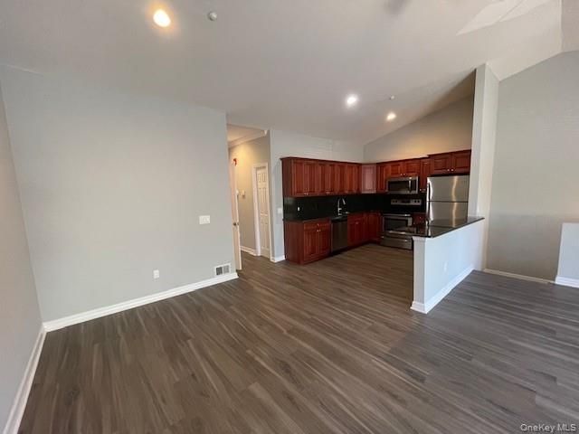 316 Center Court 316, Medford, NY 11763