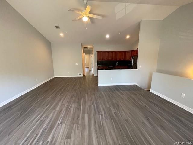 316 Center Court 316, Medford, NY 11763